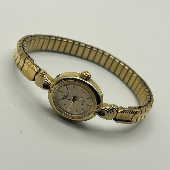 Timex Gold Tone Stainless Steel Women’s Watch Working New Battery - Picture 7 of 8